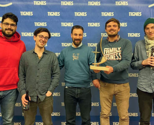 L'équipe Resalocal avec le trophé coup de coeur du jury aux Tignes Tech